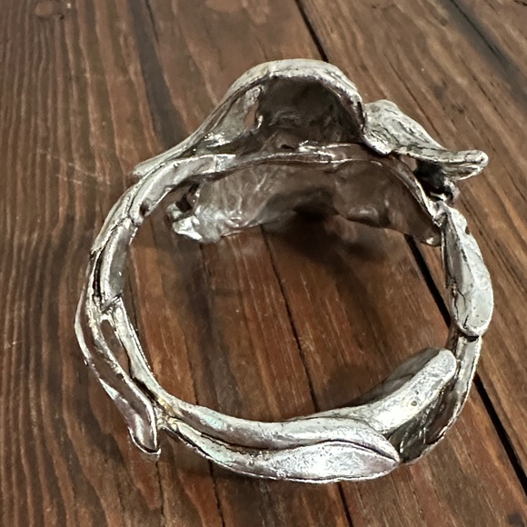 Elegant Silver Bunny Duo napkin, rings, set of eight - Picture 2 of 4